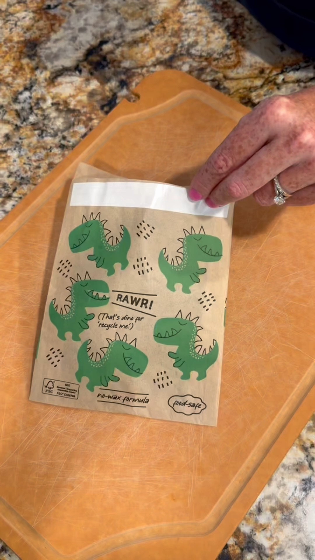 Swap your plastic baggies with these recyclable paper ones for sandwiches or snacks!