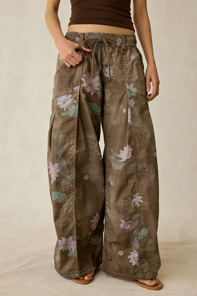 BDG Sunridge Mid-Rise Cargo Balloon Pant in Charcoal, Women's at Urban Outfitters | Urban Outfitters (US and RoW)