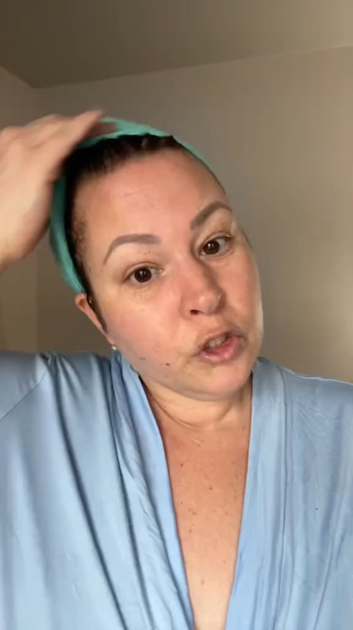 Non oily hair serum I’ve been using that’s really been working great! It feels soo soothing in your scalp. I had really dry, itchy scalp and lots of dandruff. Now, no more itchy scalp and a lot less dandruff👏🏼👏🏼  #scalp #scalpserum

I liked the small & large bottle here for ya!