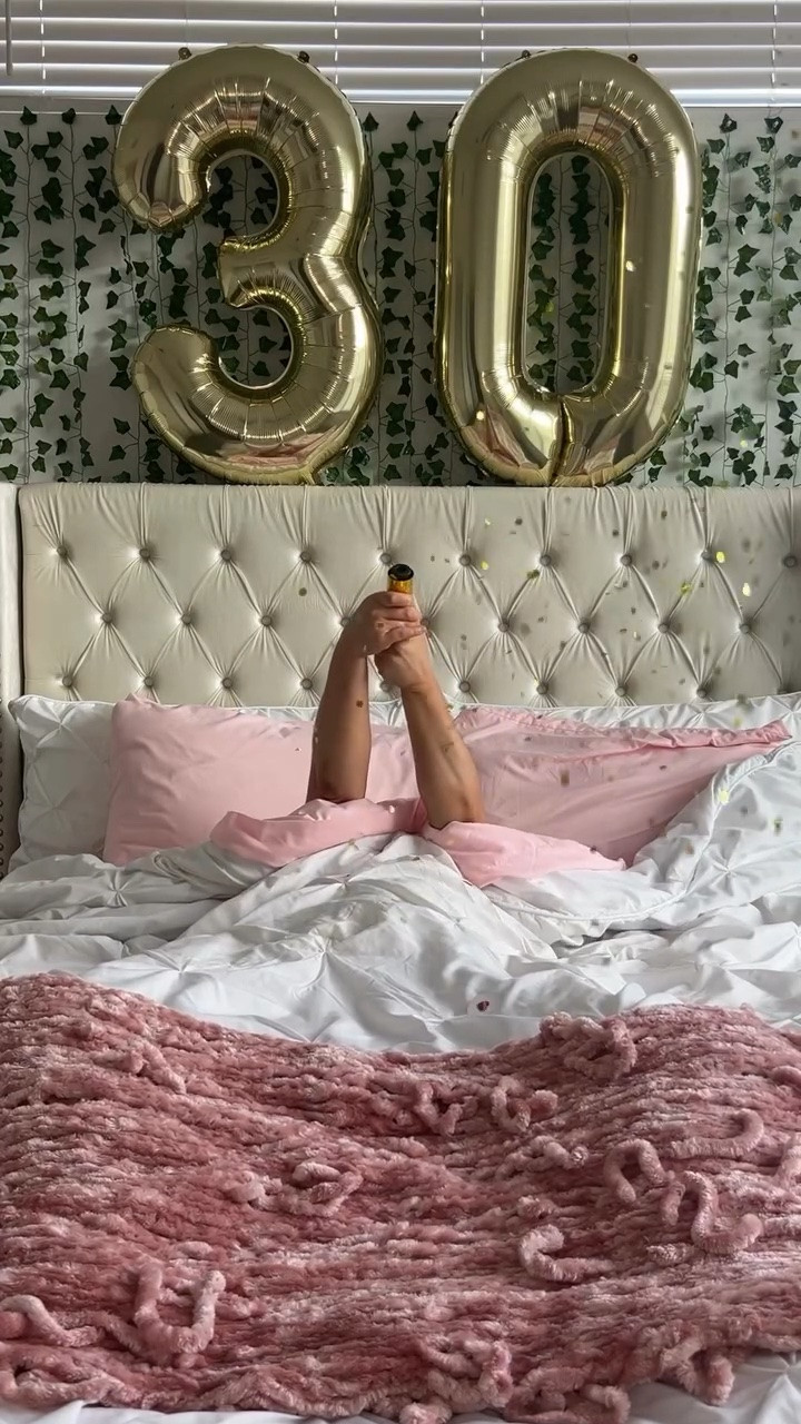 96’ babies ready to live the best decade yet 🎂🎁🎉

#birthday #birthdaygirl #30flirtyandthriving #30 #partytime