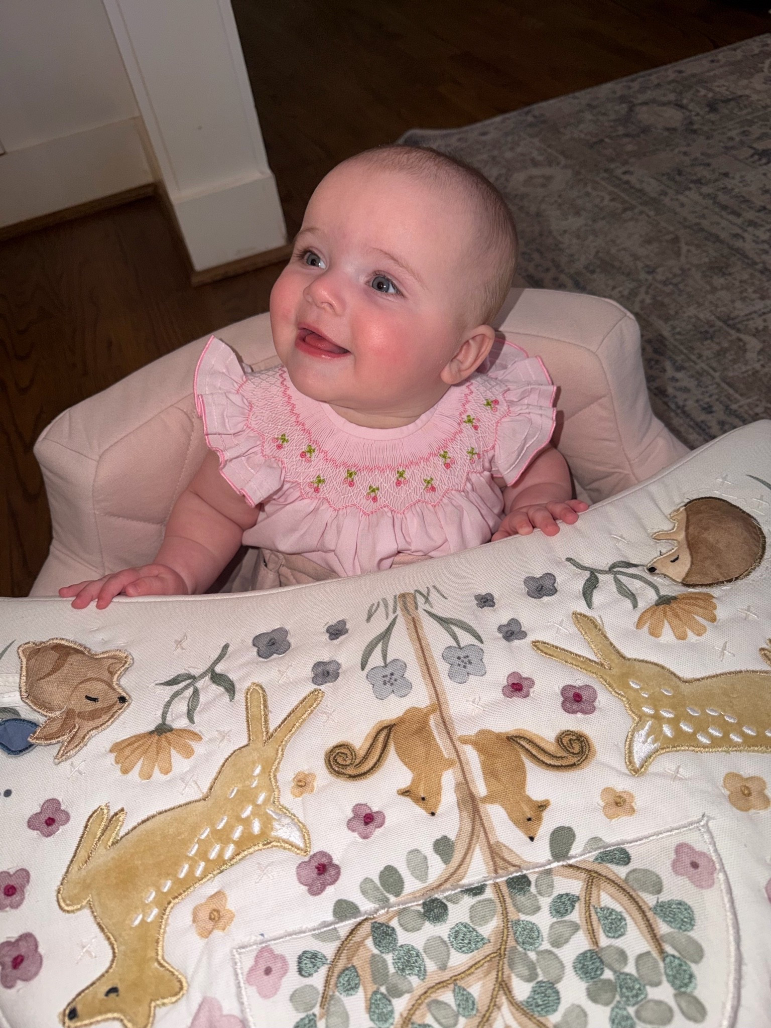 Baby girl
Baby activity chair