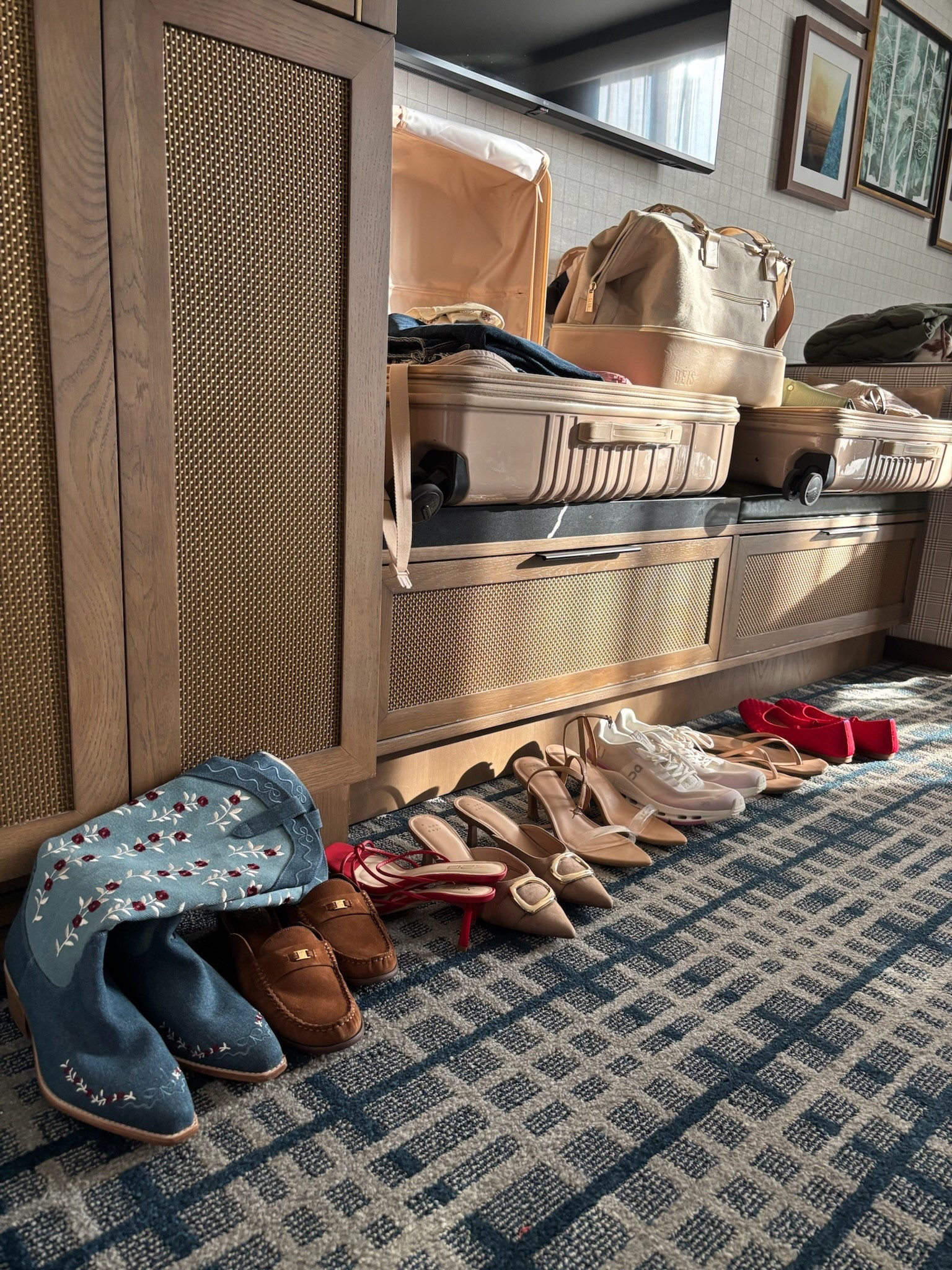 A girl needs her options. What is the perfect amount of shoes to bring on a trip??




#LTKShoeCrush #LTKCon #LTKTravel