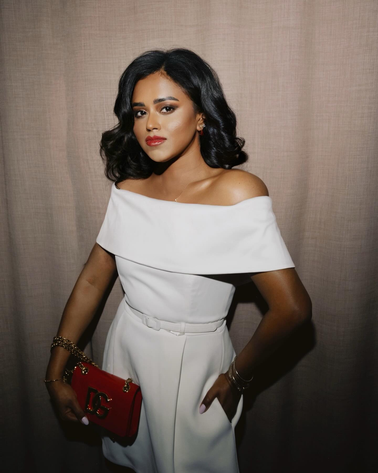 Nadine Merabi Harper White Dress, Dolce & Gabbana Leren crossbodytas met DG logo, GRWM Outfit , UK Fashion ,UK Women ,London lifestyle , Evening Outfit, Date night outfit, Valentine’s day outfit, Date night,  Holiday style ,Holiday outfit ,Outfit Inspo ,  Style inspiration, Holiday season style 

 #LTKuk #LTKdatenight #LTKdresses