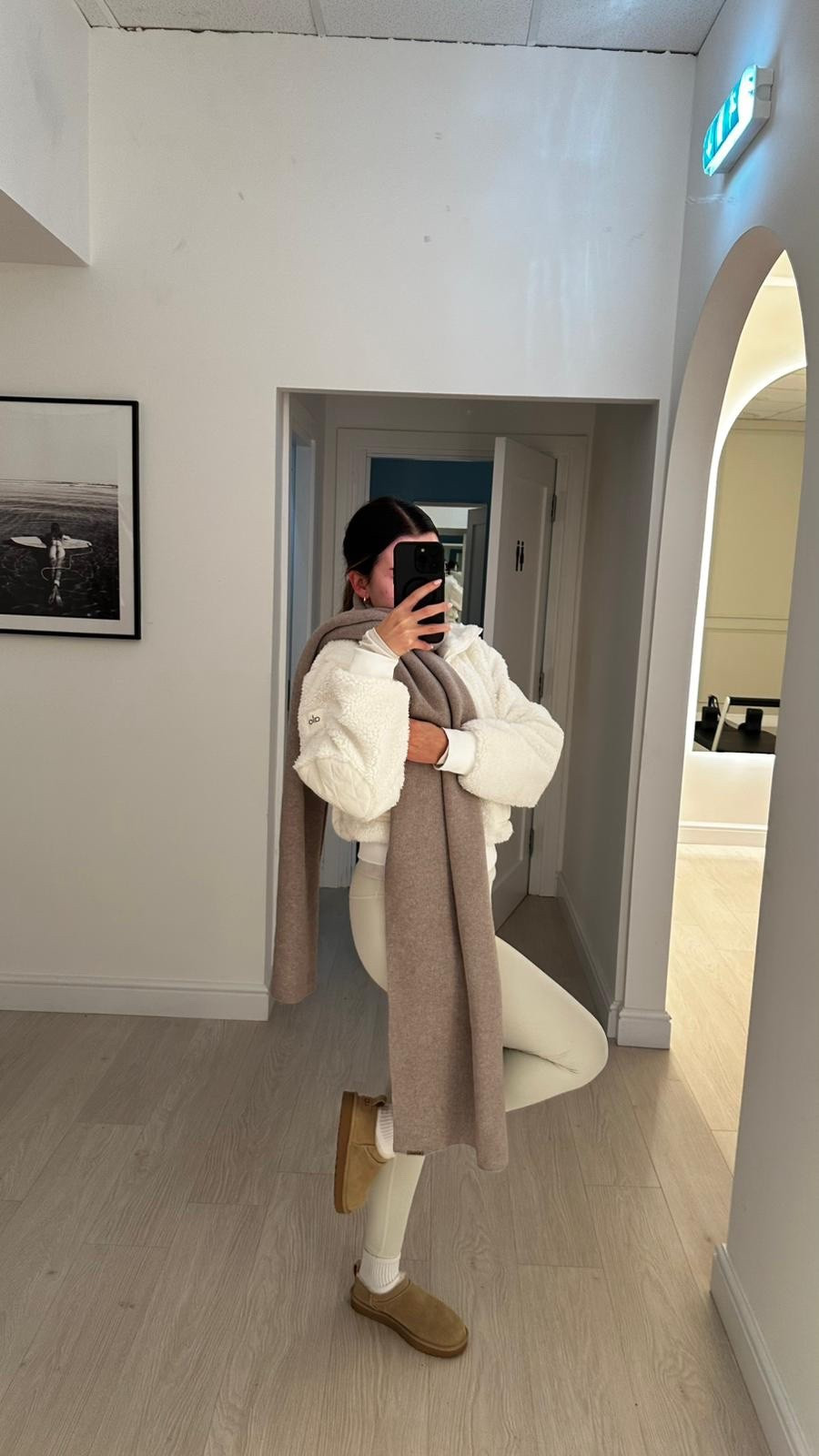 cosy☁️🤍


Alo, Scarf, Uggs, Winter Jacket

#LTKfestive #LTKautumn #LTKwinter