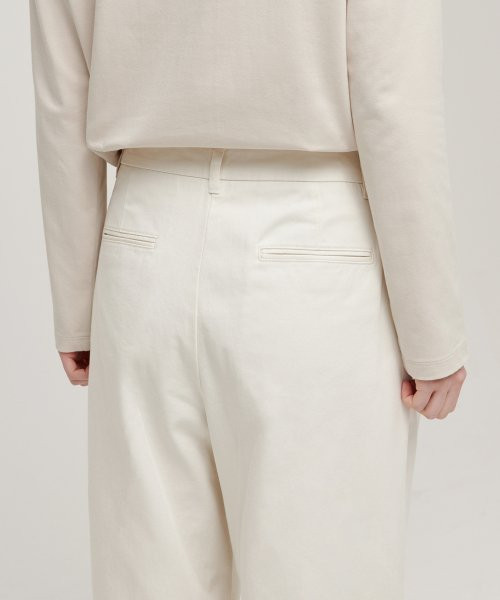 Women's Two Tuck Wide Chino Pants [Cream] | Musinsa Global