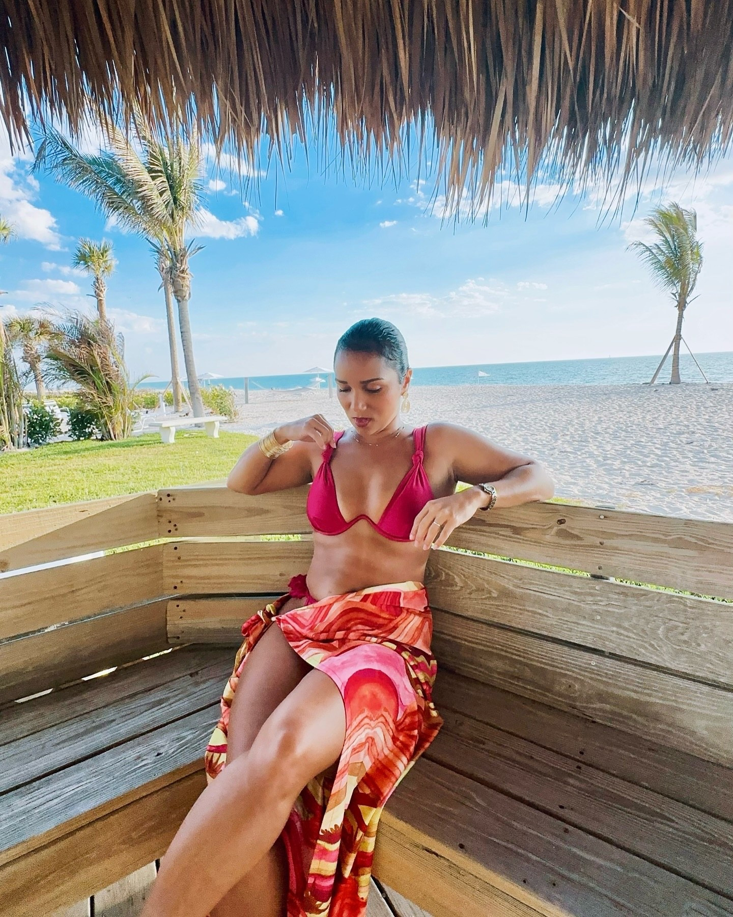 I’m looking for a beach in Thailand 🏝️
Hot sun ☀️ 
Mai Tais 🍹
Blue skies 🩵🎶

#vacaymood #getaway #vitaminsea #beachplease #mommyneedsabreak 

Swimwear: @andreaiyamah @ai.treasure 

What about you? 🏖️