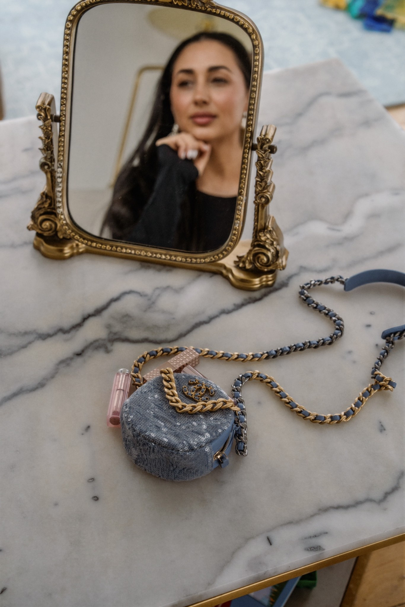 Finally styling this adorable little Chanel number I’m borrowing from @Vivrelle. The pop of blue sequins is soooo good! Check out my stories for how you can get your first month of Vivrelle membership (and borrow any designer accessories you want) completely FREE. 