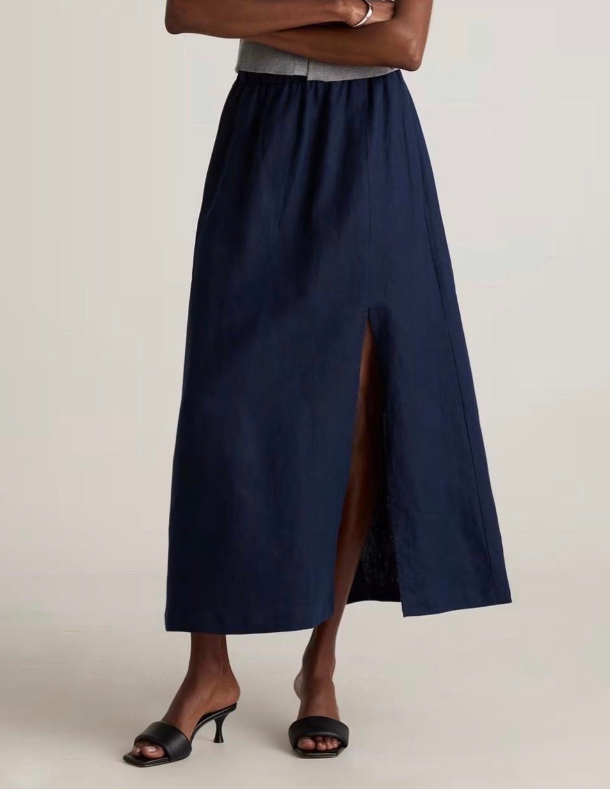 A woman I work with has this skirt and I love it, and I tell her that every time she wears it :)  It comes in two more colors, too, and would continue to wear well into the fall. 


@Quince  #maxiskirt #linenskirt #summeroutfit #falloutfit #teacheroutfit

#LTKOver40 #LTKSeasonal