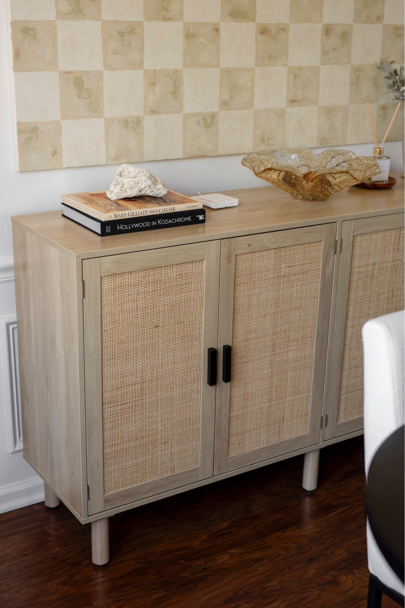 Sharing my Amazon buffet cabinet piece today🏡 This has been the perfect addition to our dining room for extra storage! I absolutely love the tone of the wood (faux) and it came with two handle options!
Amazon furniture
Affordable furniture
Sideboard
Storage cabinet
Dining room buffet
Boho decor

#LTKstyletip #LTKhome #LTKsalealert