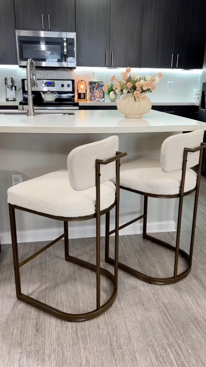 ✨ Little touches, big transformations ✨
Modern Upholstered Counter Stool
Model: Kenya | Color: Line
Chita Living 🤍

Comment “LINK” and I’ll send it to you 💌

#chitaliving #mychitalife #chita #barstools #kitchenrenovation