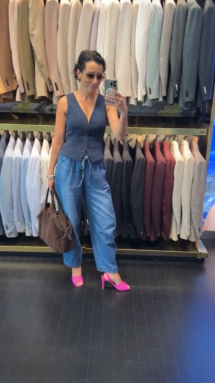 These barrel leg pants have quickly become a best seller, and I can see why. The pull on waist makes them comfortable, while the shape gives you that relaxed barrel silhouette without feeling overwhelming. I styled mine with a vest and a pop of pink for a little contrast.

barrel leg pants, best selling pants, pull on pants, chambray pants, Nordstrom finds, casual outfit, over 50 style, everyday pants, comfortable pants, barrel pants outfit, elevated casual style, StyleWithEugenia

#LTKootd #LTKgrwm #LTKPetite