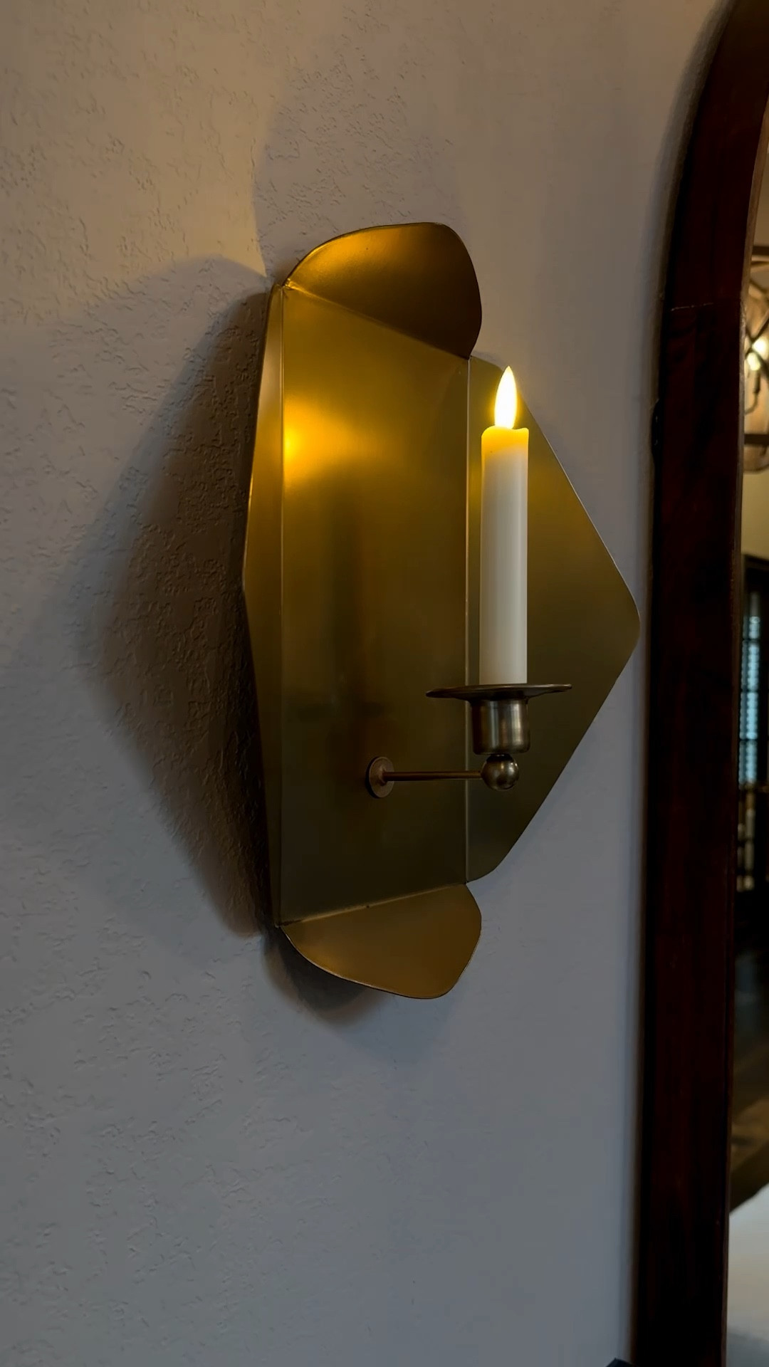 Cutest sconces you don’t need to hardwire! 

#LTKFindsUnder100 #LTKTall #LTKHome