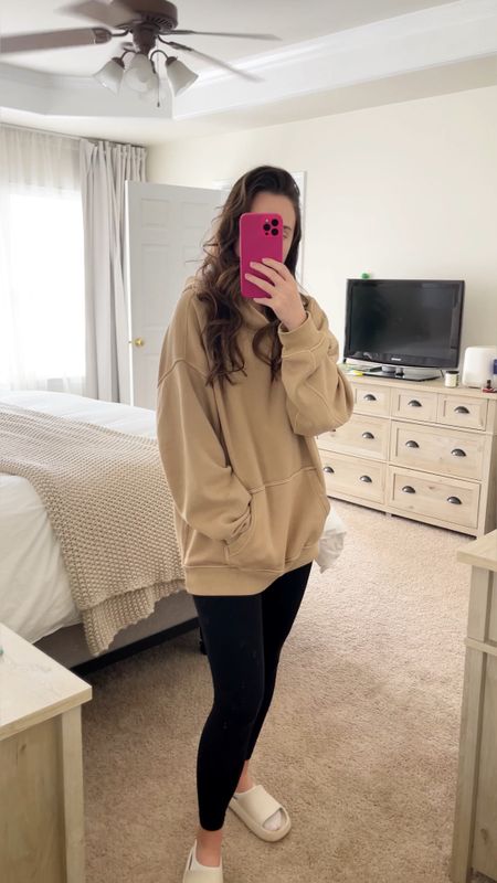 Abercrombie and Fitch oversized hoodie 
Wearing a size M 

#LTKSeasonal #LTKtravel #LTKfit