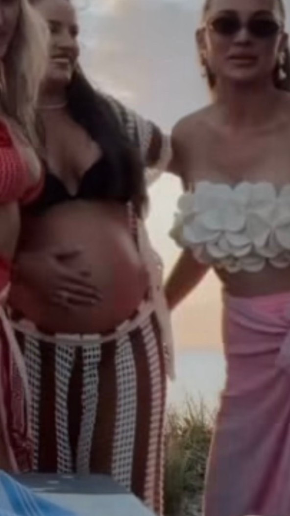 Beach OOTD 🌴

#LTKTravel #LTKootd #LTKdayinmylife