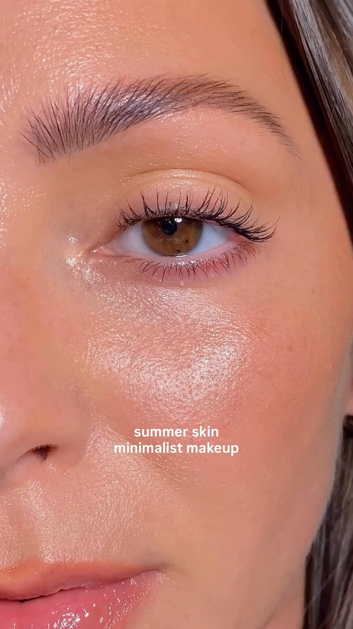 minimalist summer skin makeup @merit 🤎 comment shop for the links! 

products: 
• Great Skin Instant Glow Serum
• The Minimalist Perfecting Complexion Stick shade Sand
• Bronze Balm shade Siene
• Day Glow shade Cava 

#meritpartner #naturalmakeup #makeupideas