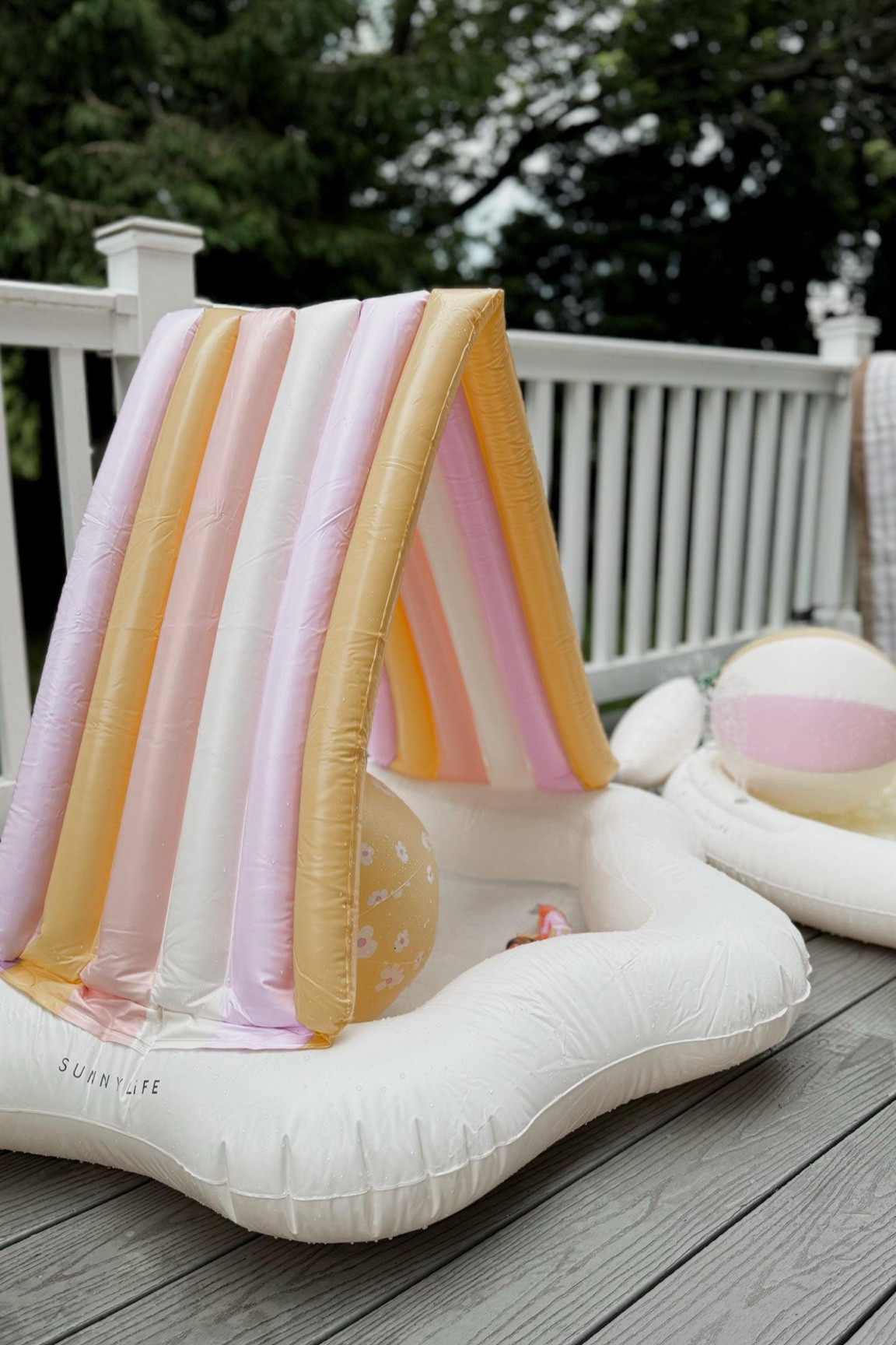 The chicest arch pool and mermaid dive buddies to match our swan sprinkler mat 🤩 Who says kids toys can’t also be pretty?! 

 #swanprincess #sunnylife #sprinklermat #toddleractivities #toddlerlife #14monthsold #momblogger #momlife #aesthetickidsfinds #inflatablepool #kidspool #splashpad #amazon #amazonfinds #ltkbaby #ltkfamily