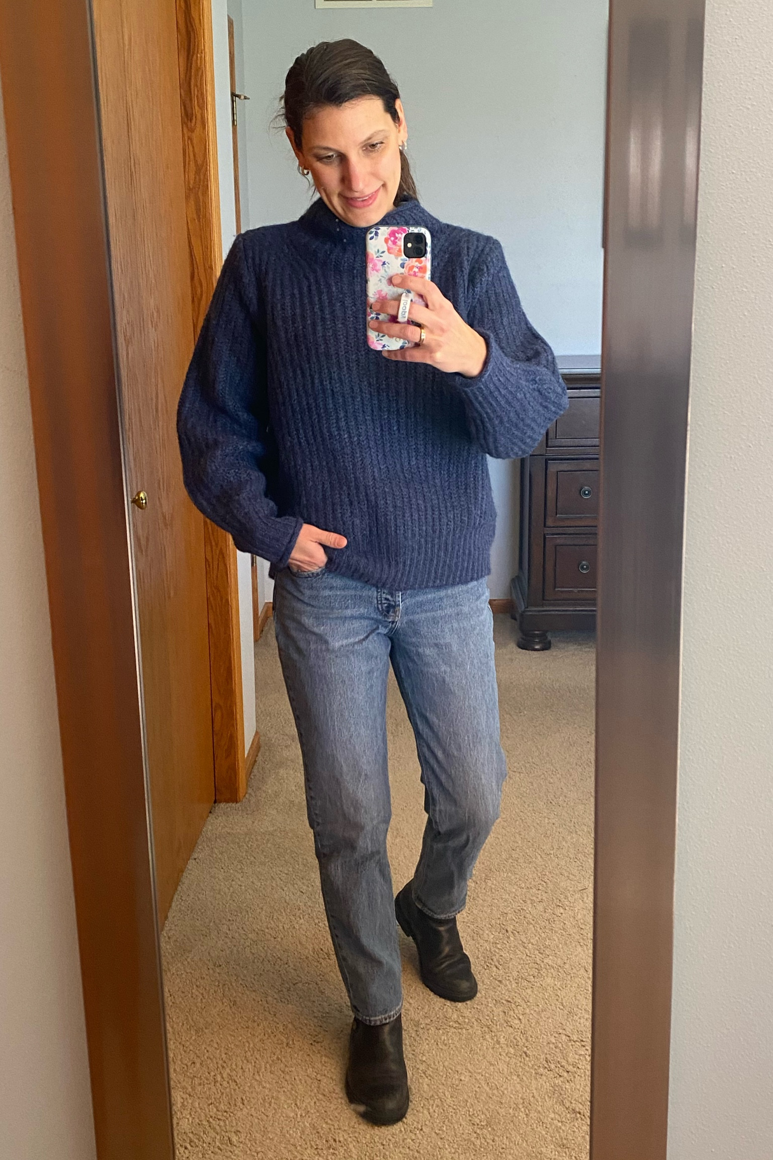 Simple sweater outfit perfect to stay warm in chilly Winter days.

#LTKSeasonal #LTKsalealert