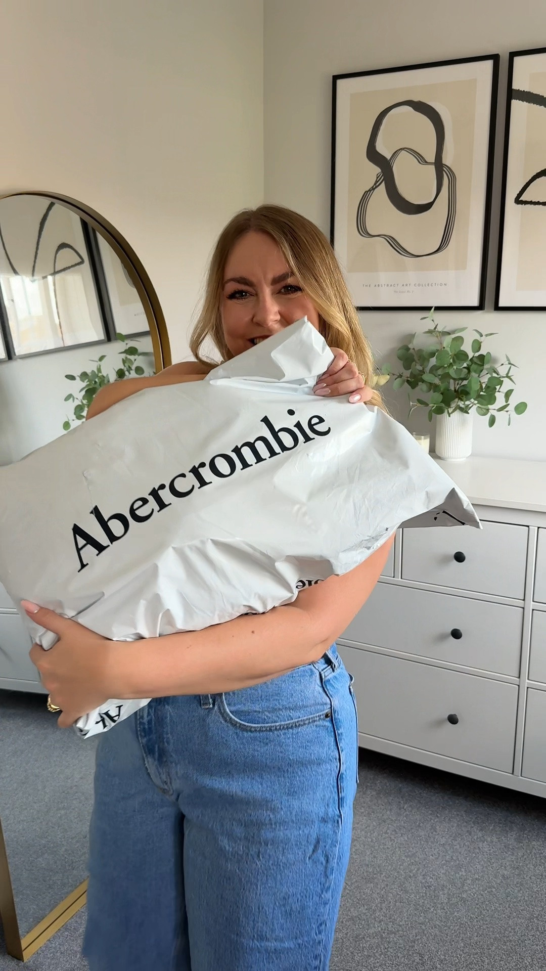 Abercrombie and Fitch new in autumn haul and omg, it doesn’t get much better for classic wardrobe heroes 👏🏻 use my code AFJADE for an extra 15% off on top of the sale price 😍

I’m 5ft4 and a UK size 12/14 and I wear:
Jeans - 31R
Bra tops - M
Everything else - L

#LTKuk #LTKautumn #LTKmidsize