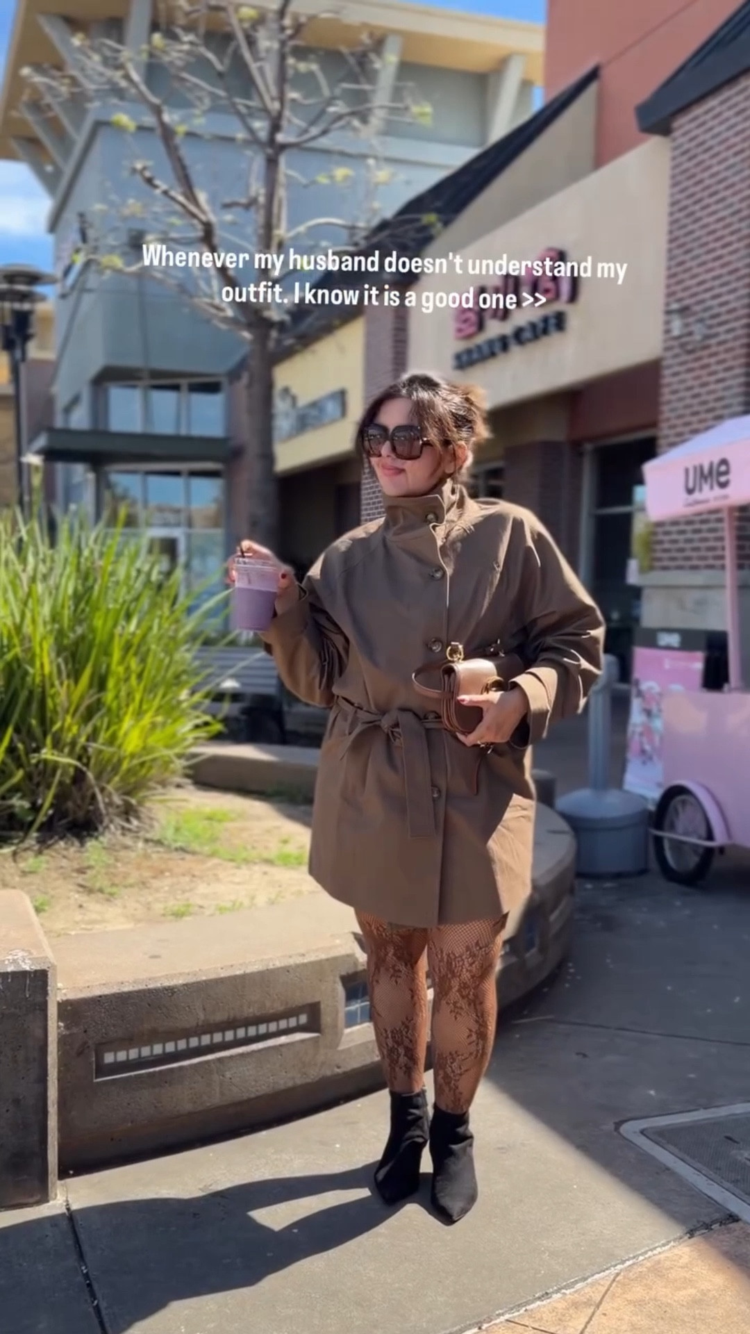 Sunshine spring outfit 🌸🤍

#funnlenecktrench #trenchcoat #springoutfits #mockneckjacket