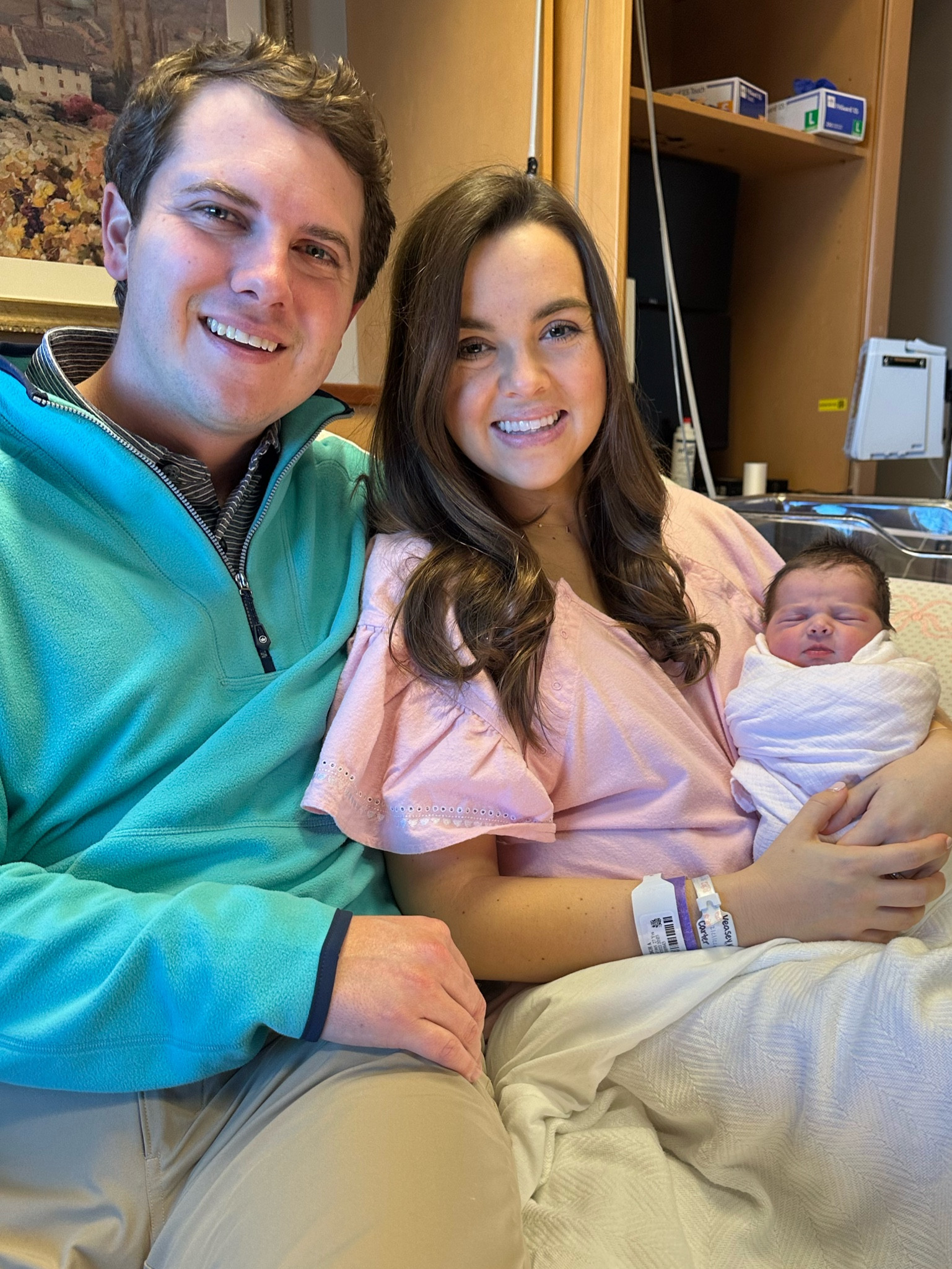 As a first time mom I didn’t know exactly what would be “best” for me to wear post delivery, but I knew I wanted something soft and PINK to wear during our hospital stay! I found the perfect hospital gown from Petite Plume! It provides easy access snaps which is perfect for any BF mommas! I still wear it as a night gown 🎀 linking various options, including the cutest blue gingham gown for boy mommas! 