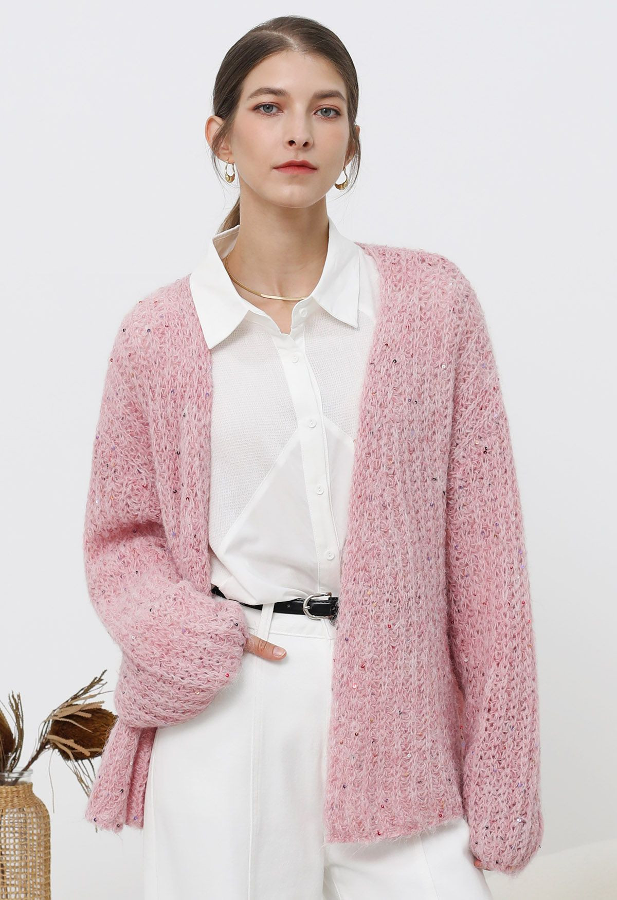 Gemütliche Strickjacke mit offener Vorderseite und bunten Pailletten in Pink | Chicwish