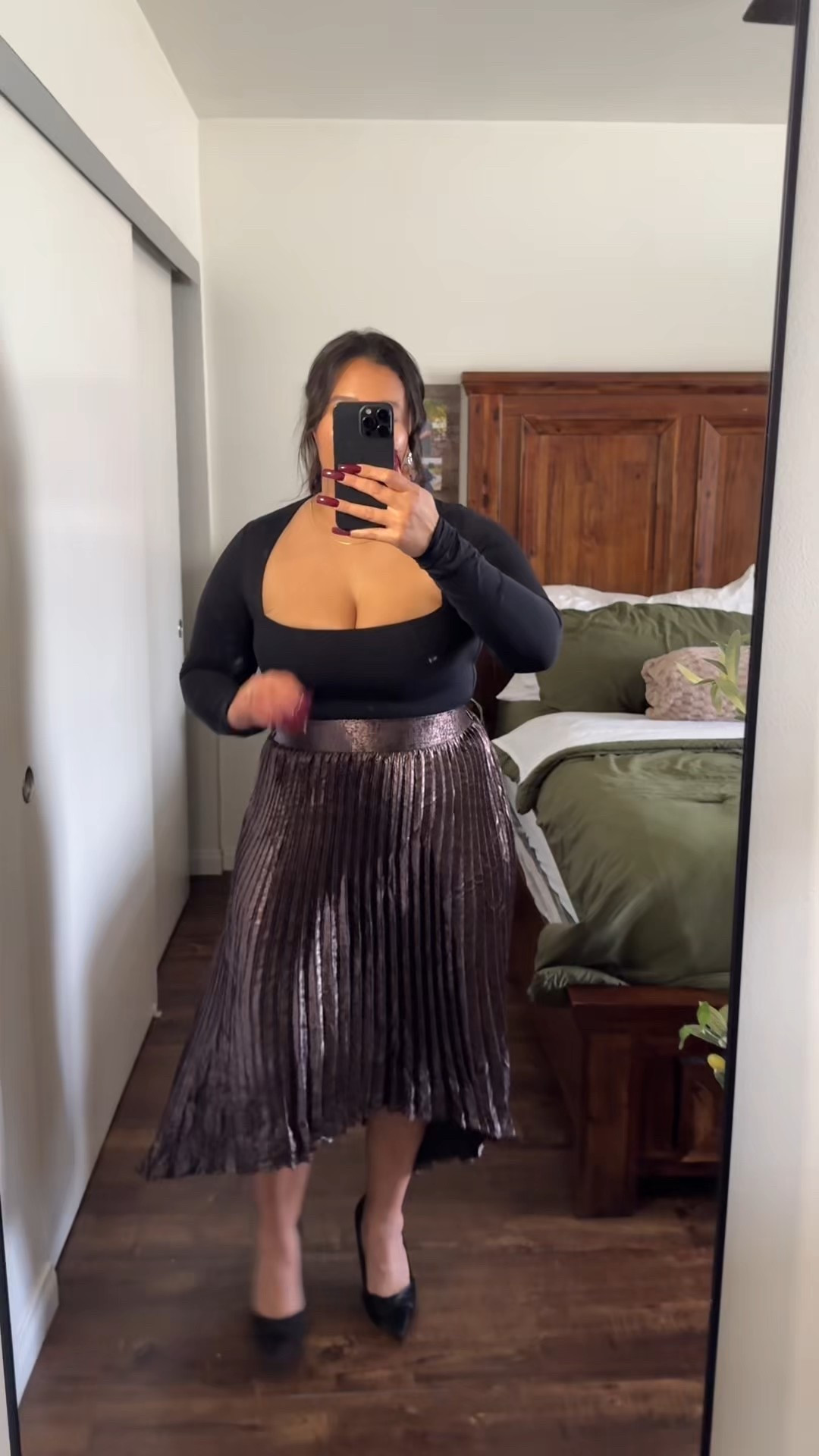 Absolutely loving this skirt from BLOOMCHIC! It’s perfect for the holidays or a formal event. so comfy and I love how tummy flattering it is 

Skirt - 10/ medium / elastic waistband / tummy friendly 
Bodysuit - large / tts / double lined / tummy friendly 

Holiday outfit 
Christmas outfit 
New Year’s Eve outfit 
Pleated skirt 
A line skirt 
Formal outfit 
Midsize outfit 
Midsize fashion 
Curvy fashion 


#LTKootd #LTKMidsize #LTKHoliday

#LTKHoliday #LTKootd #LTKMidsize