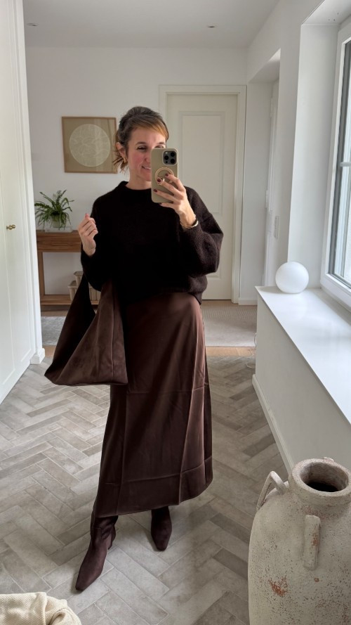 Wie findet ihr dieses all brown Outfit mit dem schönen Satin Rock in braun? 🐻

#LTKautumn #LTKstyletip #LTKdeutschland