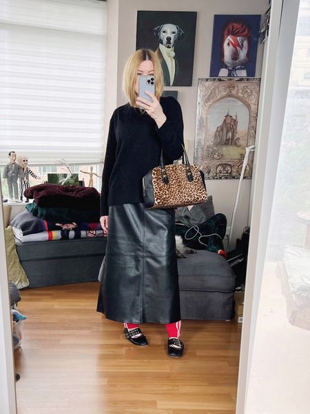 Skirts over pants again with my red Adidas track pants that I found at Value Village. Paired with my favourite cashmere sweater and my secondhand Miu Miu flats. Handbag is also secondhand.
•
.  #falllook  #torontostylist #StyleOver40  #hmXme #secondhandFind #fashionstylist #FashionOver40  #miumiushoes #adidas #MumStyle #genX #genXStyle #shopSecondhand #genXInfluencer #WhoWhatWearing #genXblogger #secondhandDesigner #Over40Style #40PlusStyle #Stylish40s #styleTip  #secondhandstyle 


#LTKover40 #LTKshoecrush #LTKstyletip