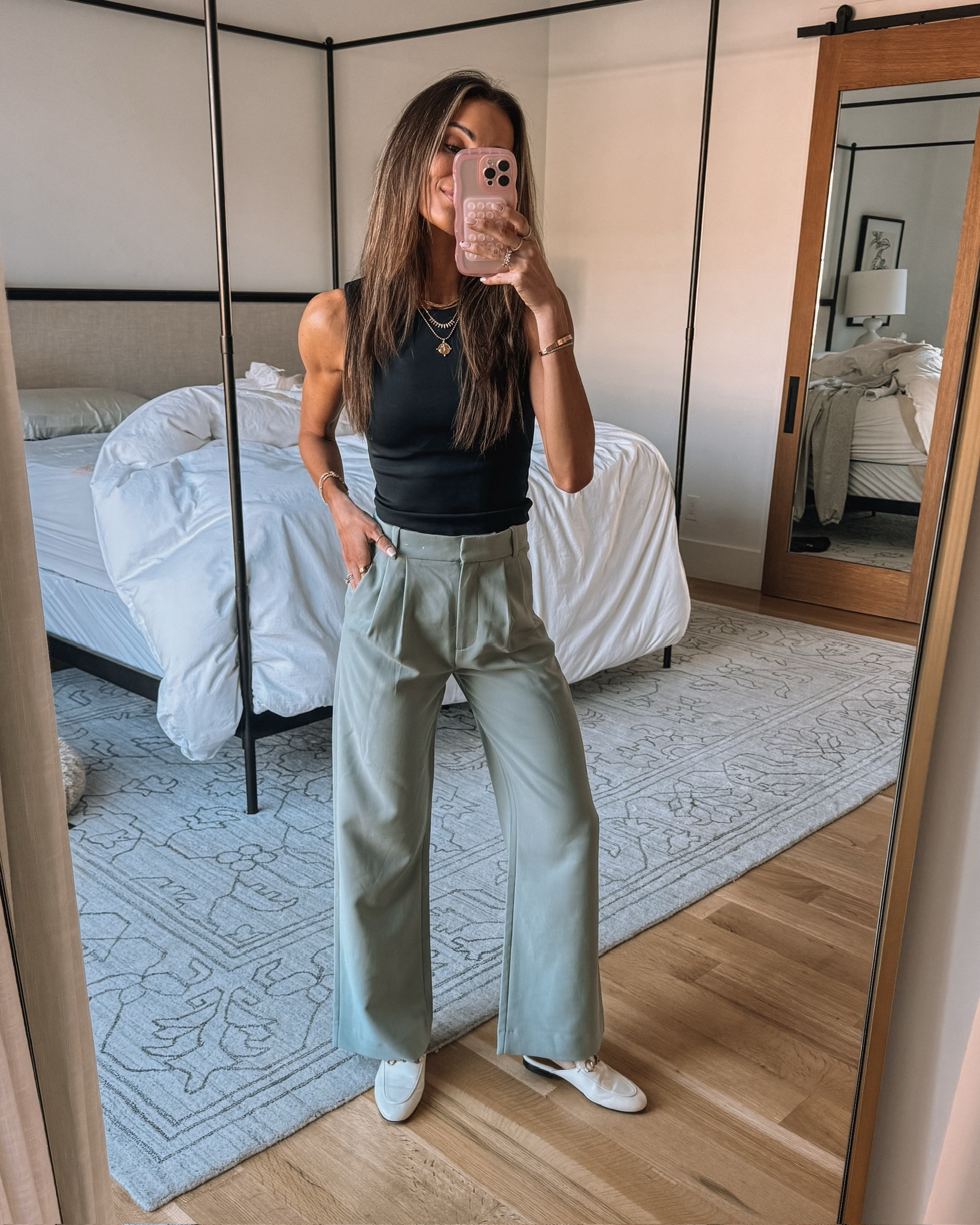 obsessed with these pleated pants from abercrombie! so easy to dress up or down 🙌🏻 run a little small 


#abercrombie #workoutfit #casualoutfit 

#LTKstyletip #LTKworkwear