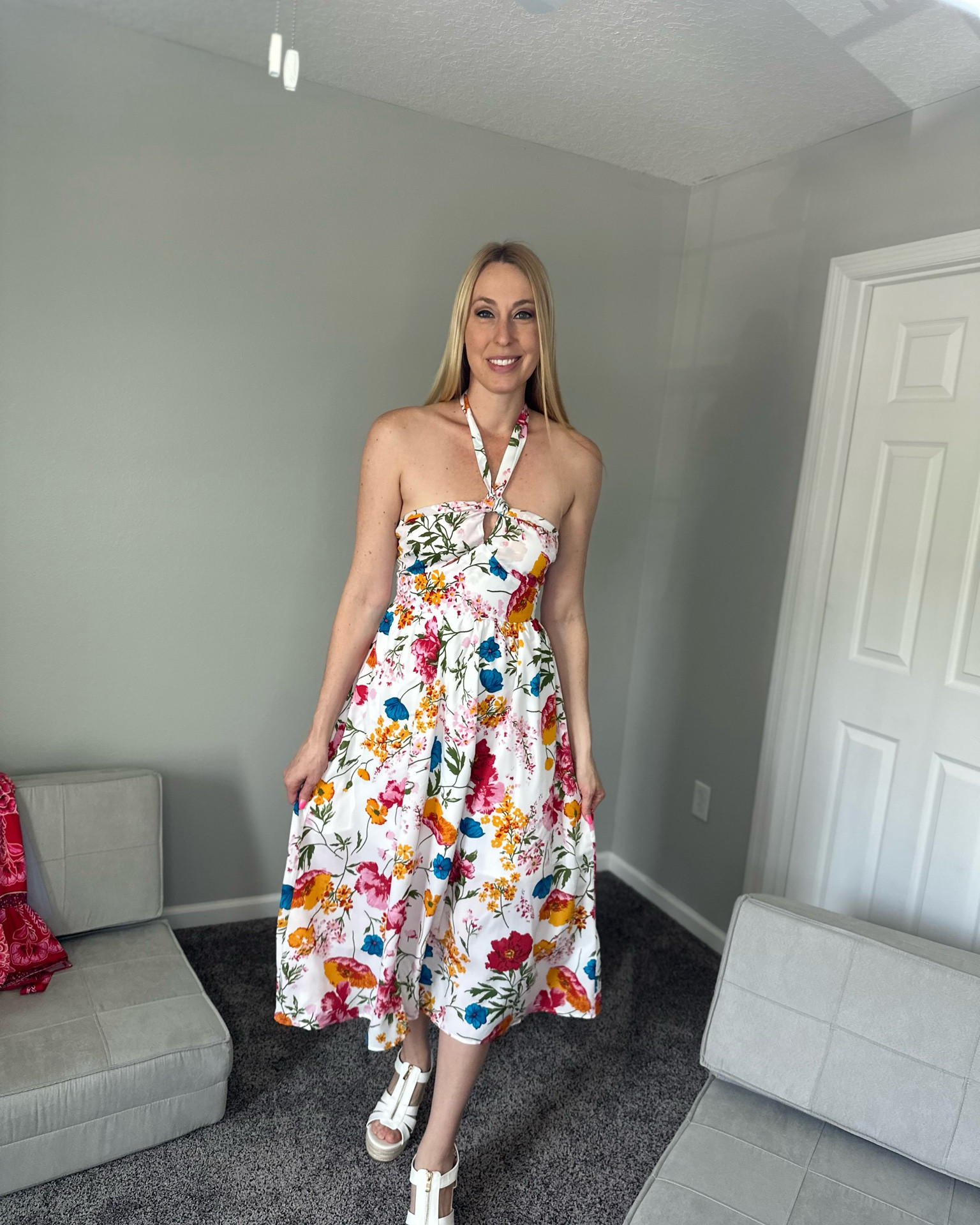 Floral summer colorful midi dress 
🤍the halter style is perfect for summer 
🤍 a cute option for brunch or a picnic
🤍 fits true to size, wearing size small and I am 5’10”