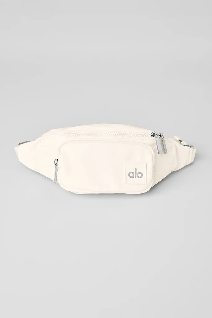 Explorer Fanny Pack, Alo Fanny pack, Alo Belt Bag, Alo Running Bag, Womens Lounge Outfit | Alo Moves