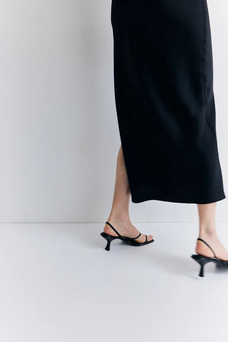 Crêpe satin skirt - Low waist - Long - Black - Ladies | H&M GB | H&M (UK, MY, IN, SG, PH, TW, HK)