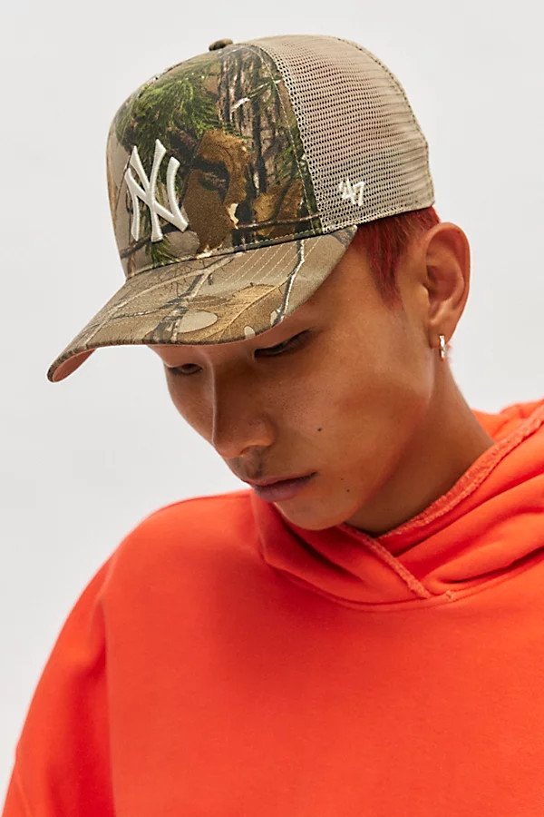 '47 Brand MLB New York Yankees Camo Hitch Trucker Hat in Green, Men's at Urban Outfitters | Urban Outfitters (US and RoW)