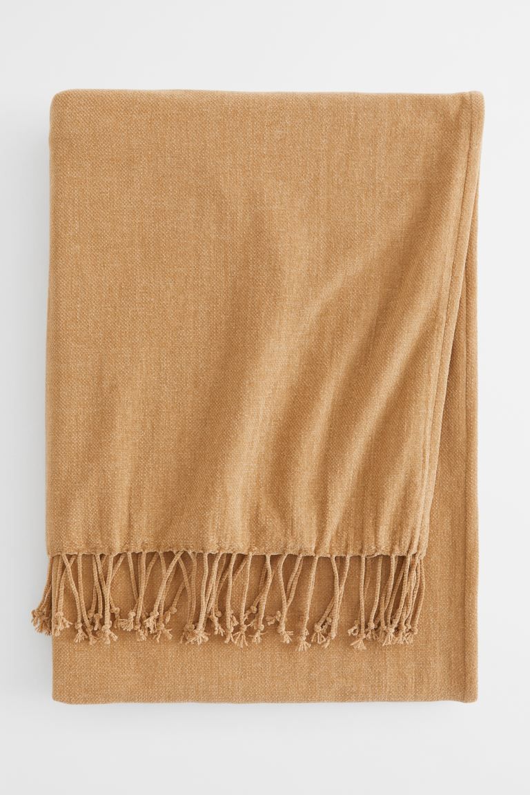 Conscious choice  Throw in soft, woven chenille with fringe at short sides.CompositionPolyester 1... | H&M (US)