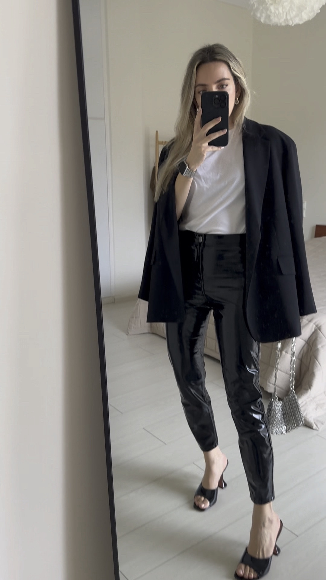 Don’t know what to wear on NYE? I’ve got you! 🖤

As a “last-minute” person myself, I know the struggle of having somewhere to go and NOT being prepared at all.

Especially when it comes to New Year’s Eve & Holiday parties.

Great simple basics combined together with glittery details and you’re done.

I have not one but two quick outfits for the NYE night.

They’re easy, chic and you can recreate them with items you already have in your wardrobe!

#LTKHoliday 

#LTKsalealert #LTKparties