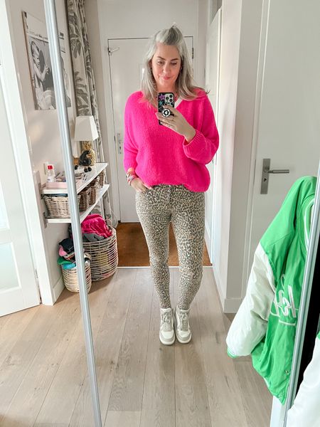 Outfits of the week

What to wear to root canal treatment? 🦷😣

A neon pink knitted sweater that I purchased on holiday in France paired with leopard print skinny jeans that I have had for ages (Cool Cat, L) and high top Fila sneakers. Wore a bright green oversized bomber jacket outside. 



#LTKeurope #LTKstyletip #LTKunder100