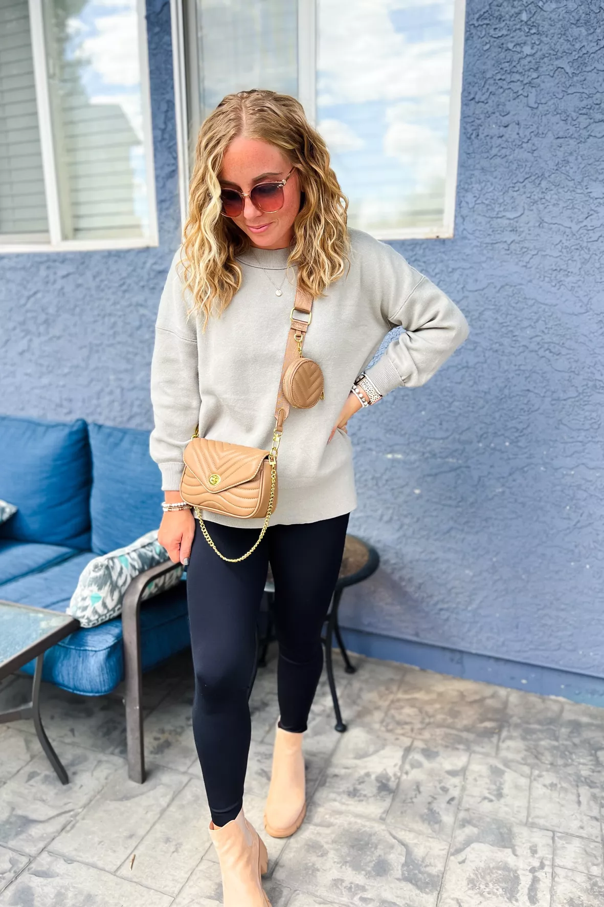 Navy Leggings with Oversized Sweater Outfits (2 ideas & outfits