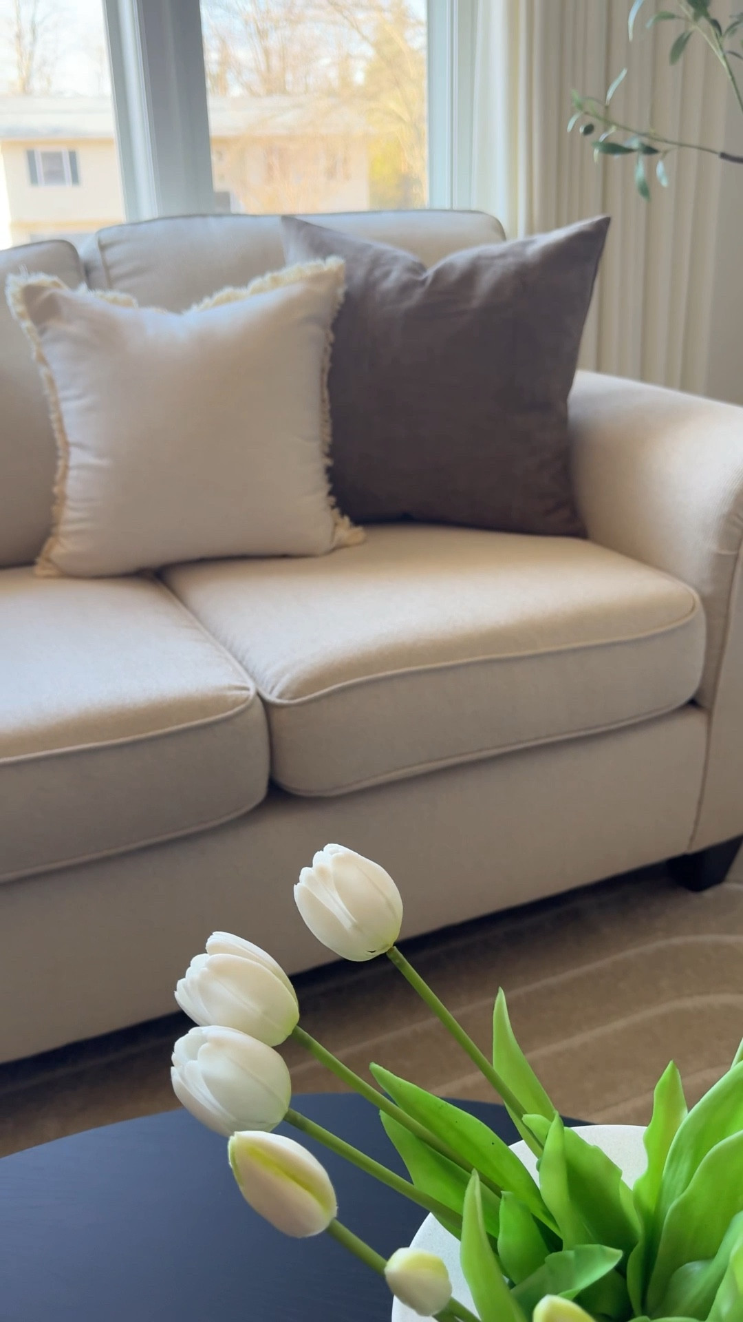 Neutral details that make all the difference 🤍
These fringe pillow covers add the perfect touch of texture and warmth to any space.


#NeutralDecor
#BohoHome
#FarmhouseStyle
#CozyHome
#HomeDetails
#NeutralAesthetic
#TexturedDecor
#PillowStyling
#LivingRoomInspo
#HomeInspiration
#WarmNeutrals
#SoftTextures
#ModernFarmhouse
#CouchStyling
#SimpleAndCozy

#LTKSeasonal #LTKHome #LTKdayinmylife