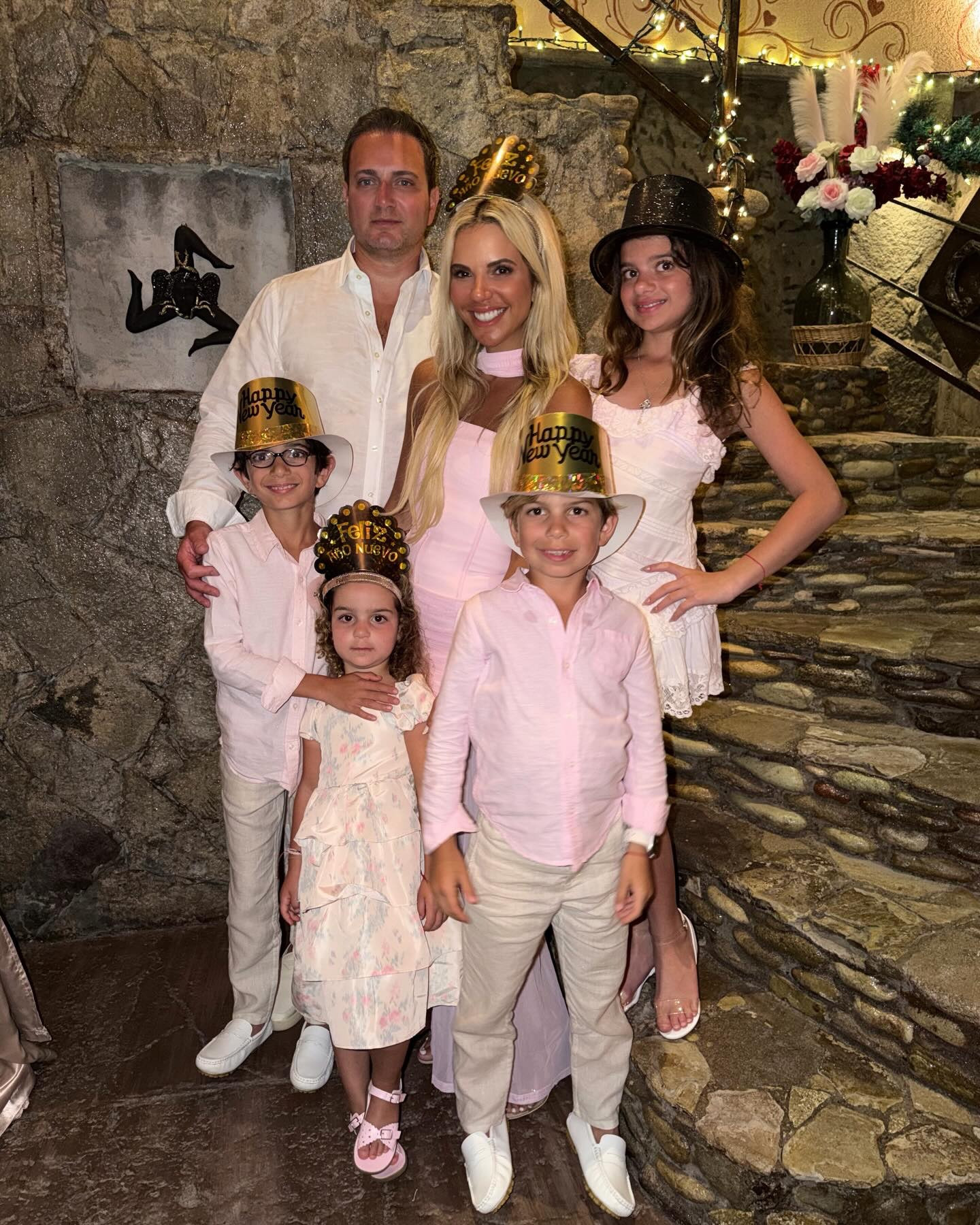 We came for the sunshine and left with deeper tans, calmer souls, and full hearts. Family time, holiday magic, and endless gratitude 🤍
Comment SHOP to receive a link to shop all of these looks ✨

#kimmyneeli #nycinfluencer #uesmoms #familytravel #puntamita