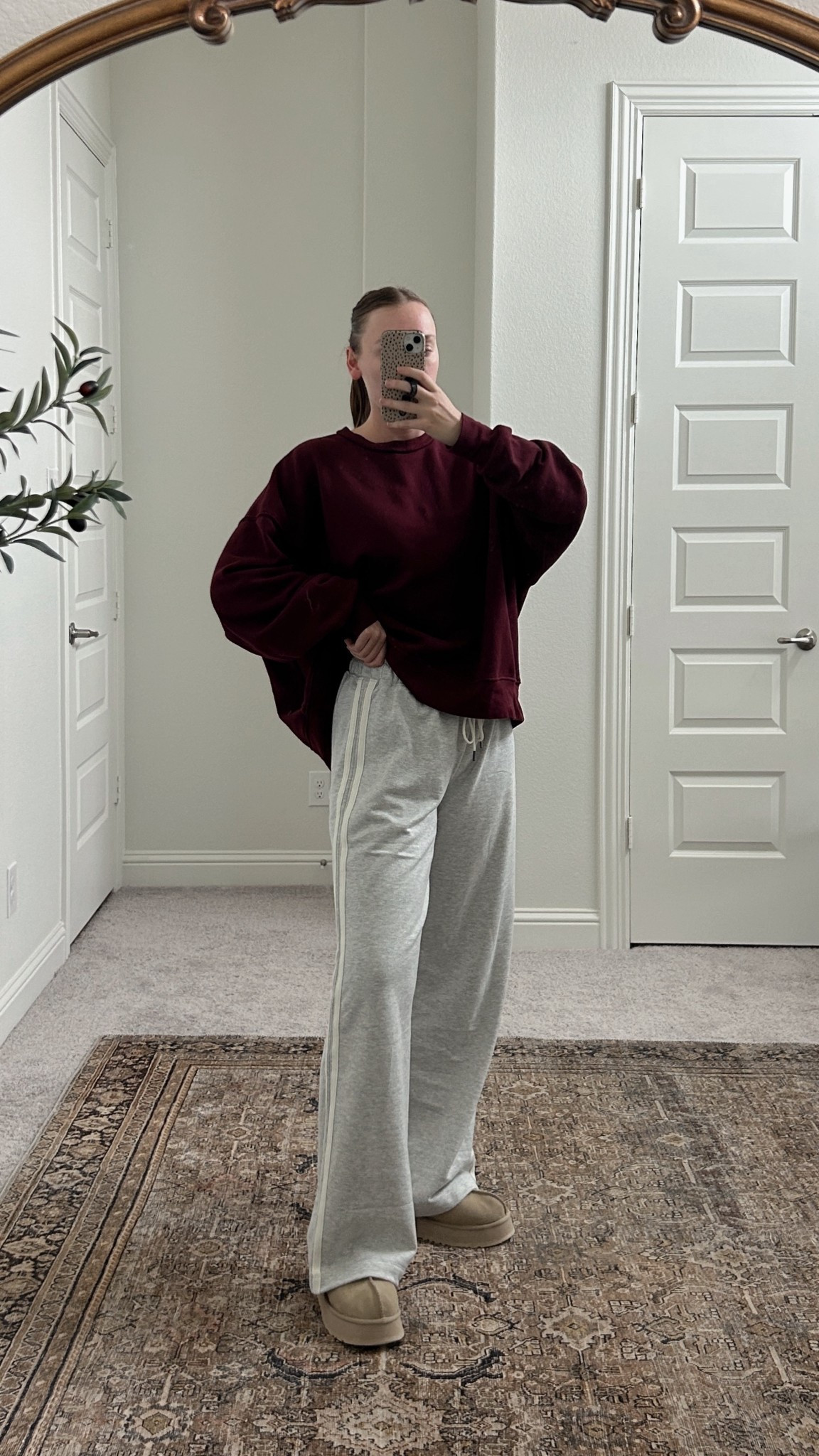 The way I’m obsessed with these sweat pants!!! Literally my friend saw me wear them to dinner last night and already ordered her a pair 🤪 

Wearing size M, fits more like a mid waist, hits right under my belly button. 

#LTKootd #LTKmomlife #LTKFindsUnder50