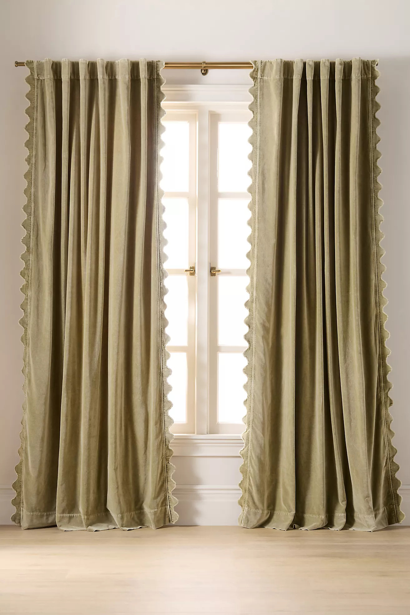 Trova Velvet Scalloped-Edge Curtain | Anthropologie (US)