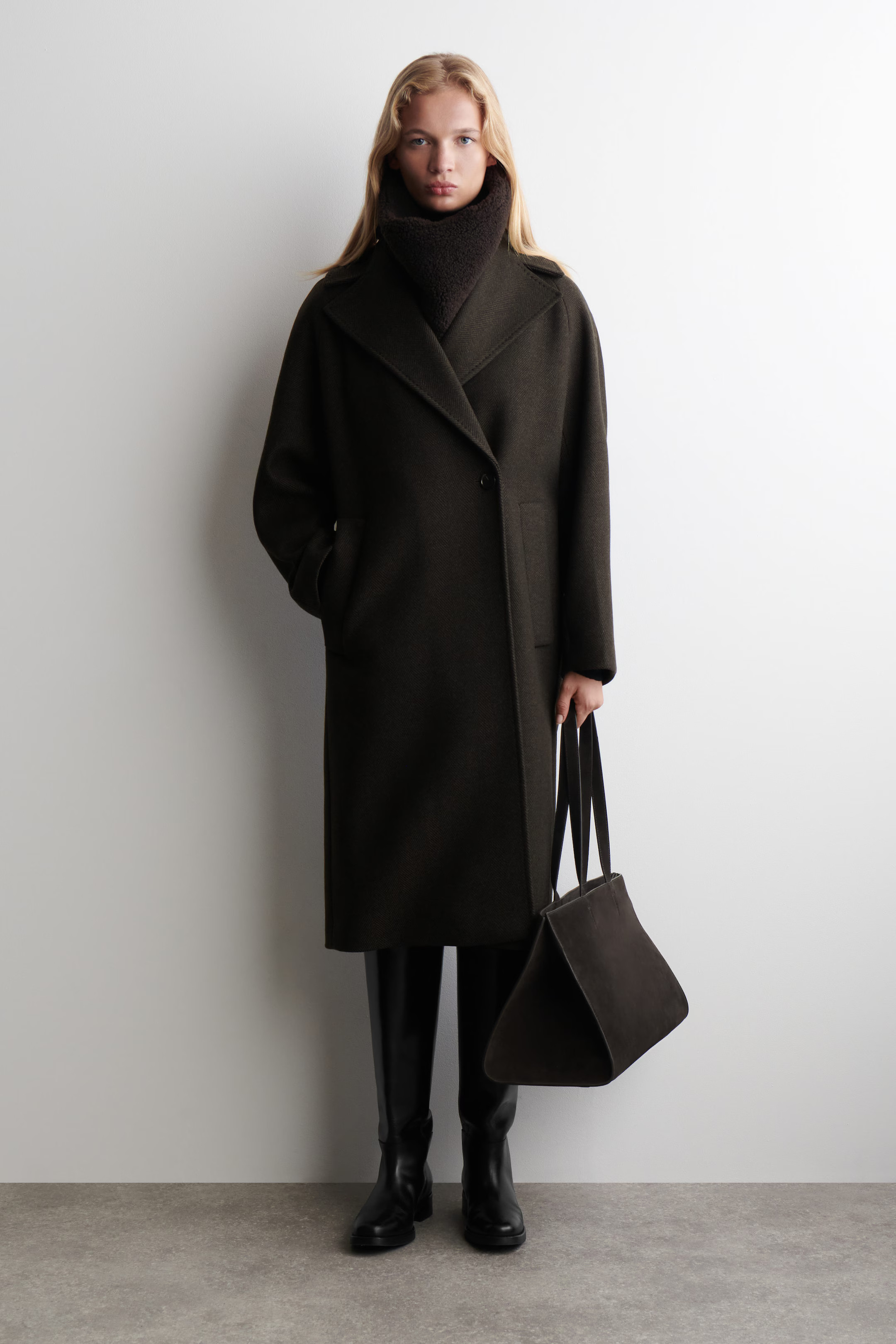 TEDDY SNOOD - DARK BROWN | COS GB | COS UK