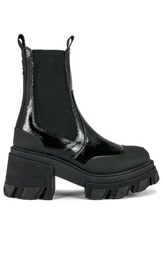 Mid Chelsea Boot in Black | Revolve Clothing (Global)