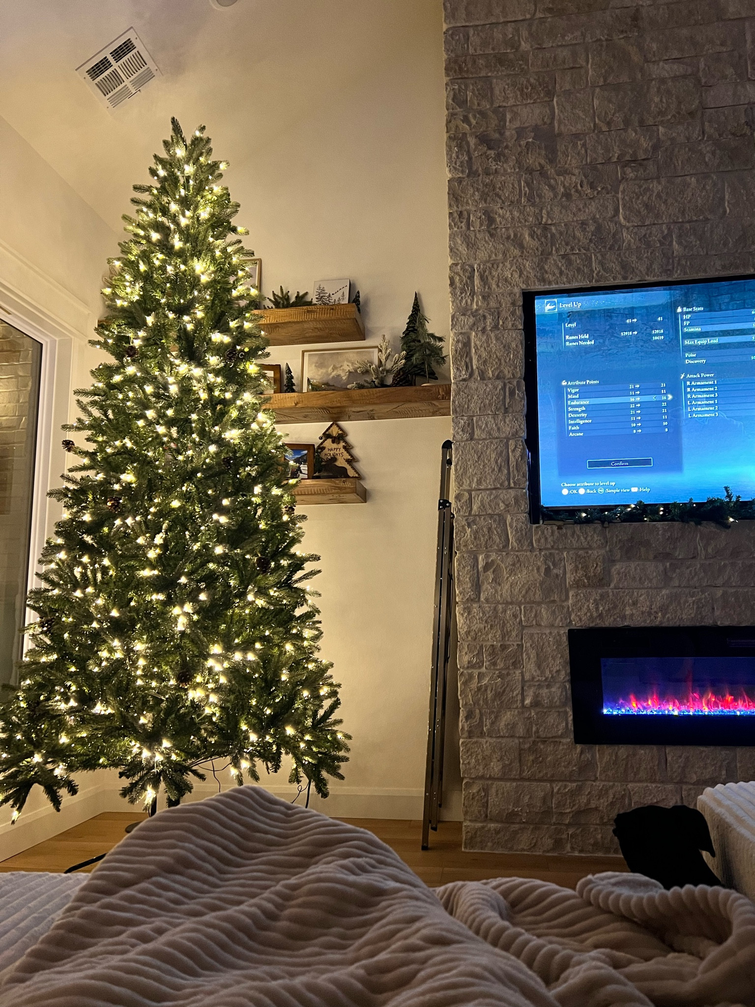 The prettiest 10ft tree 🤩 

#LTKHoliday #LTKhome #LTKSeasonal