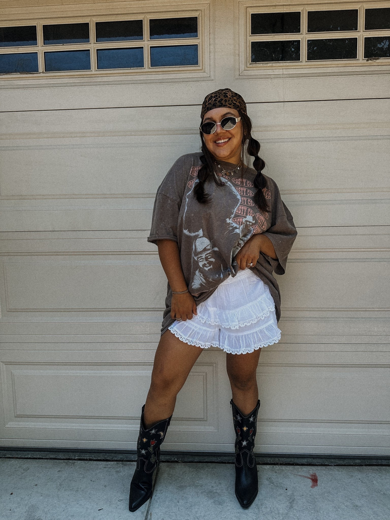 Shut the front door I am obsessed with this whole outfit! Shop it now 

#LTKSeasonal #LTKFindsUnder50 #LTKStyleTip
