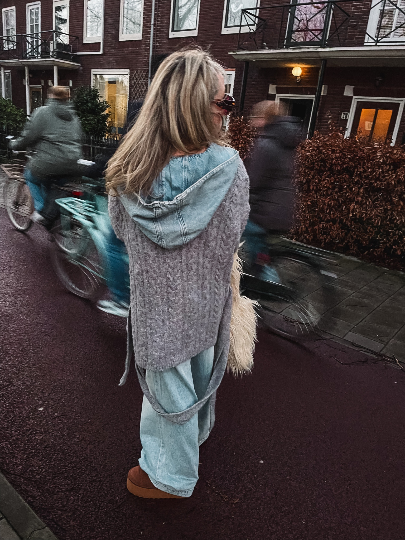 Lovin’ these new denims combined her with a denim oversized cropped hoodie and an even bigger knitted vest ✨ we sized up in all our fashion pieces xoxo 
Denim on denim days💕💕 