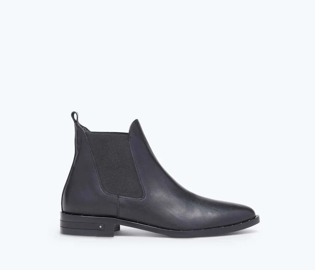 SLEEK CHELSEA BOOT | Frēda Salvador