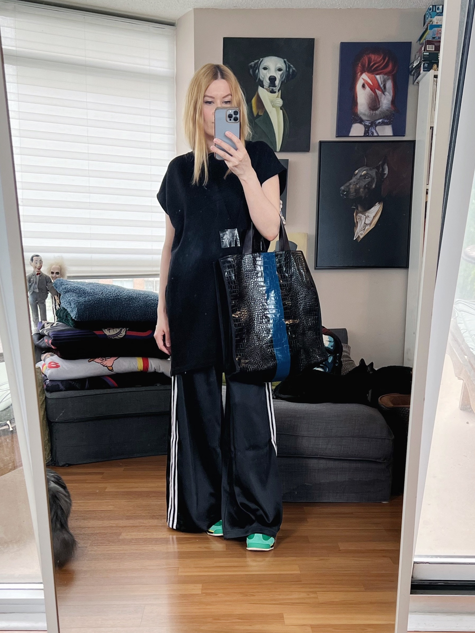 I’m wearing mostly black do I played with different fabrics and textures to give it some depth. 
Bag and tunic are secondhand. 
 •
#springlook #margiela #driesvannoten  #torontostylist #StyleOver40  #secondhandFind #fashionstylist #slowfashion #FashionOver40  #MumStyle #genX #genXStyle #shopSecondhand #genXInfluencer #genXblogger #secondhandDesigner #Over40Style #40PlusStyle #Stylish40


#LTKSeasonal #LTKOver40 #LTKStyleTip