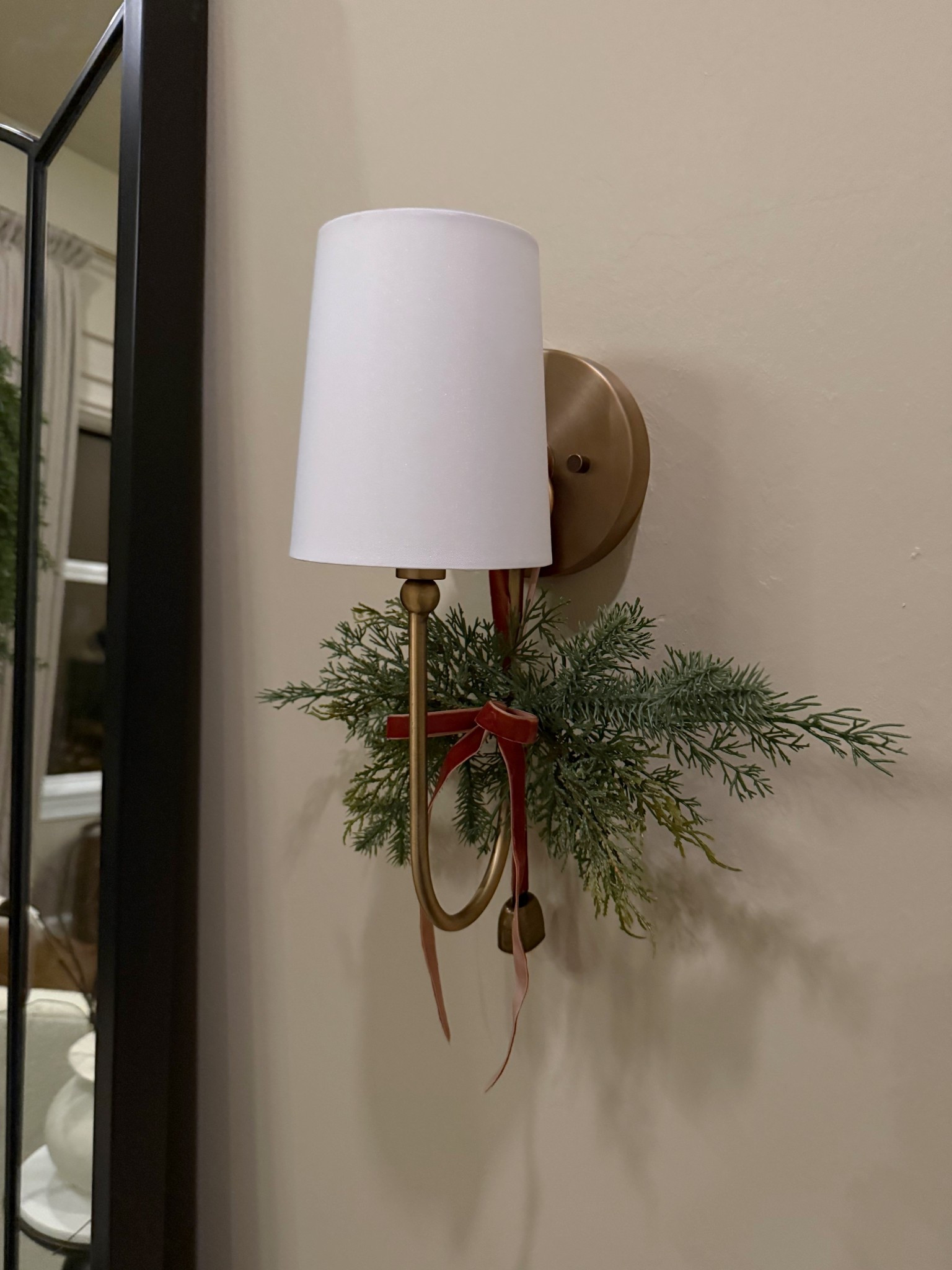 Live these little mini garland swag pieces. Perfect to add a festive touch to your wall sconces ❤️



Garland, holiday decor, Christmas decor, Christmas decorations, cozy home 


#target #hearthandhand 

#LTKHoliday