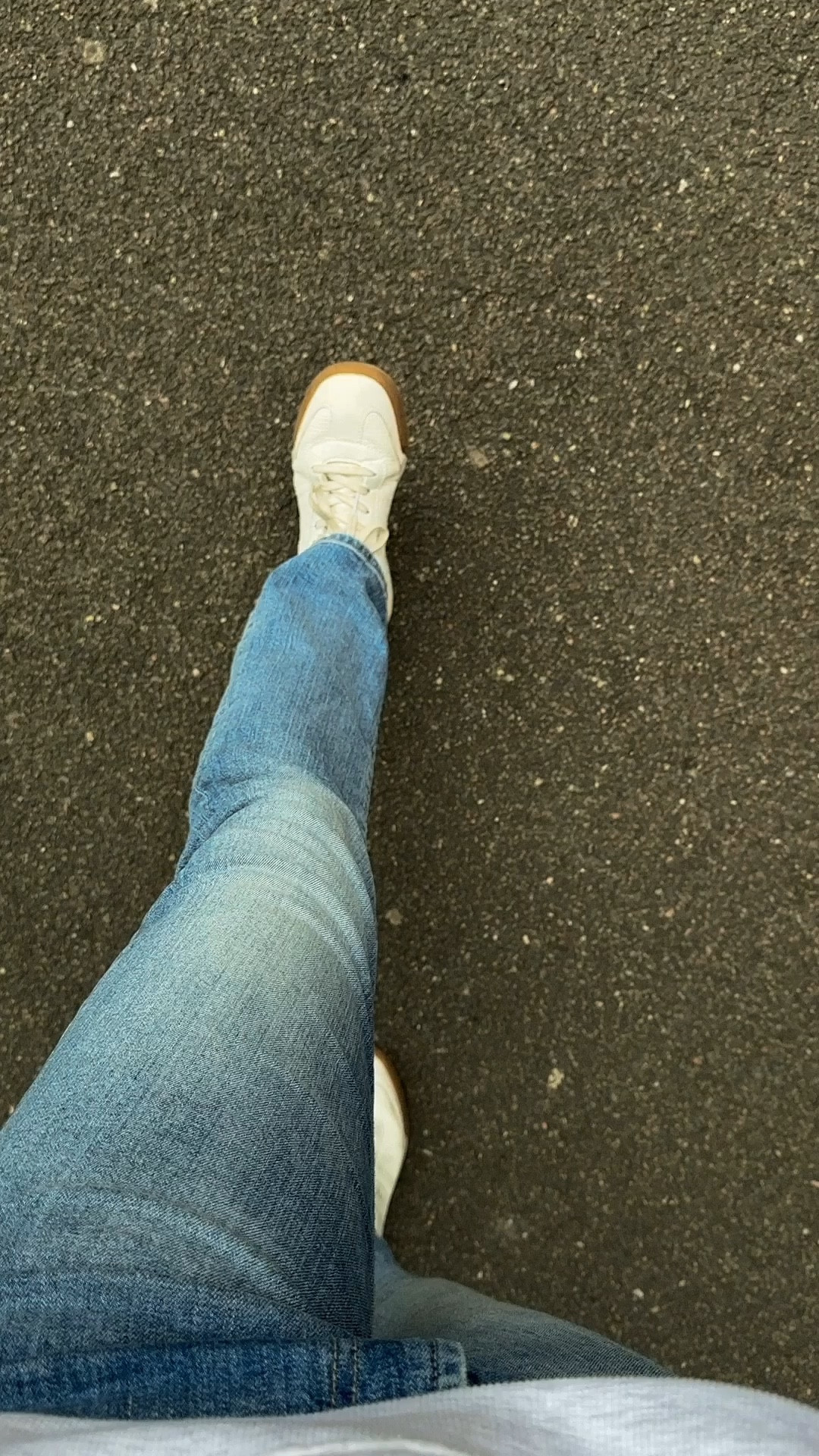 The best jeans for fall - from slim straight jeans to flares for a higher budget.

Gretchen wears slim straight jeans in size 27, white sneakers in size 8.5/39, white tshirt in size S, black crossbody handbag and grey sweatshirt in size M



#LTKSeasonal #LTKActive #LTKFindsUnder100